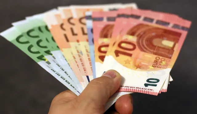 Першокласнику — одноразово +110 € до допомоги: у жовтні прийде 170 €