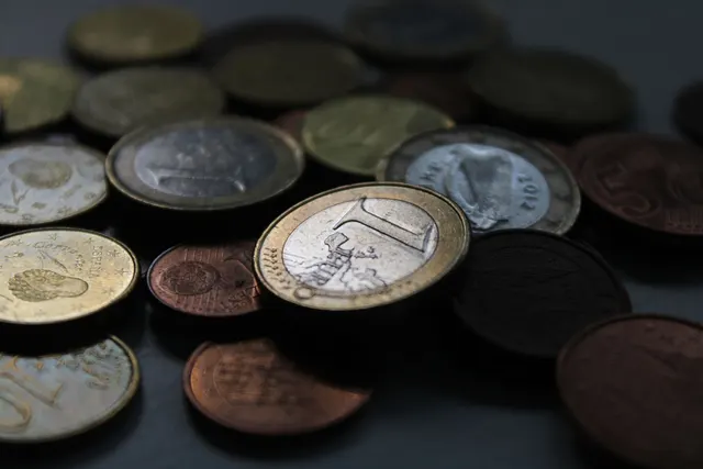Медвідрахування зросли до 5%: за 1200 € брутто втрачаємо близько 10 €