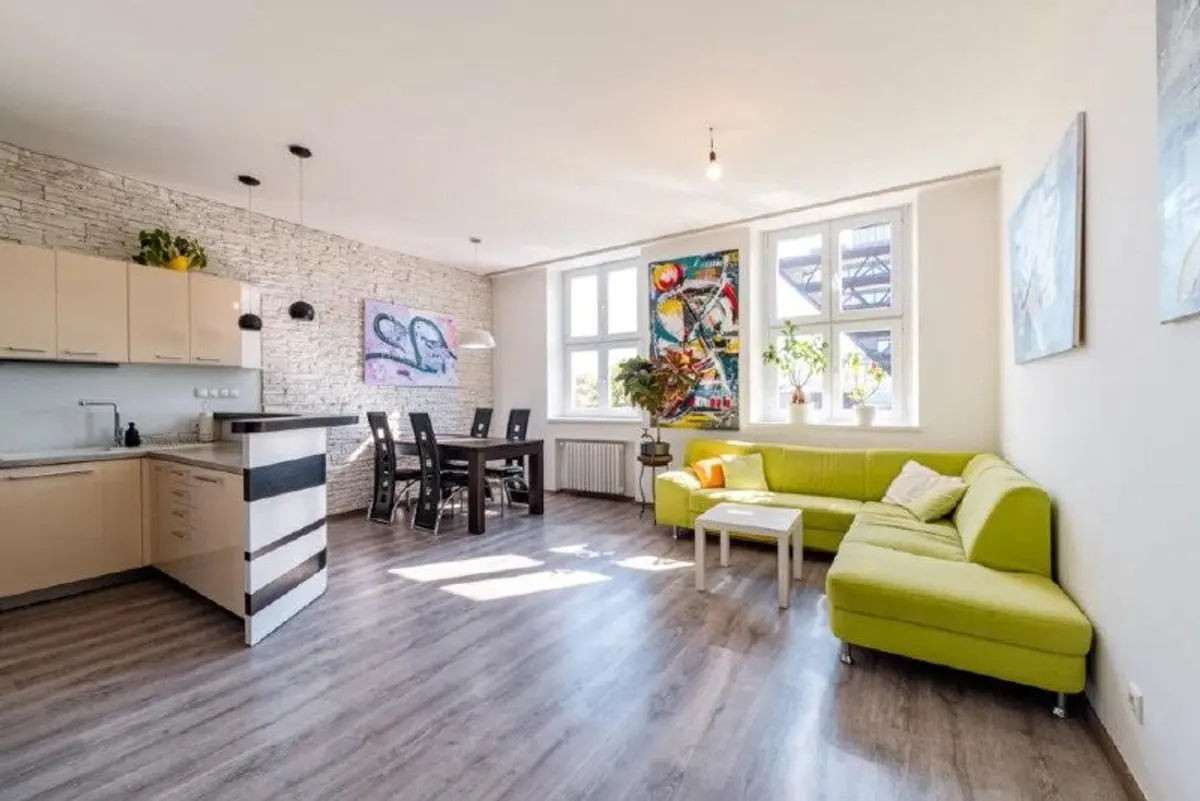 4-комн. квартира с лоджией, Staré Mesto, Bratislava