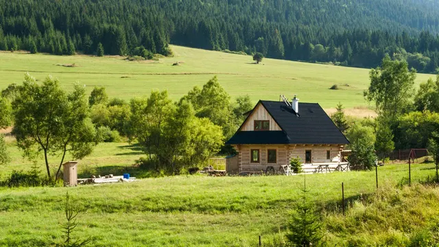 Дешеві будинки в селах Словаччини: скільки коштують і чи варто