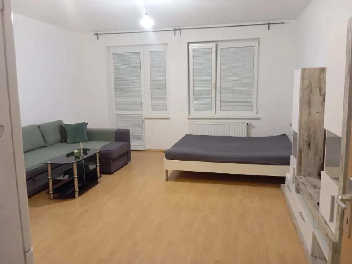 Гарсонка 40 м² с балконом, Petržalka