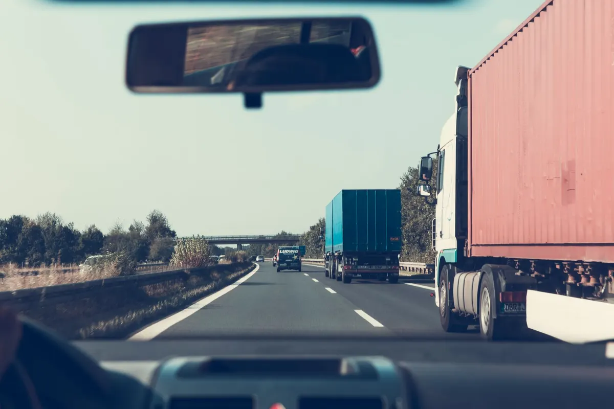 Водіїв автобусів і вантажівок не вистачає: Словаччина манить на 3000 € бонусу