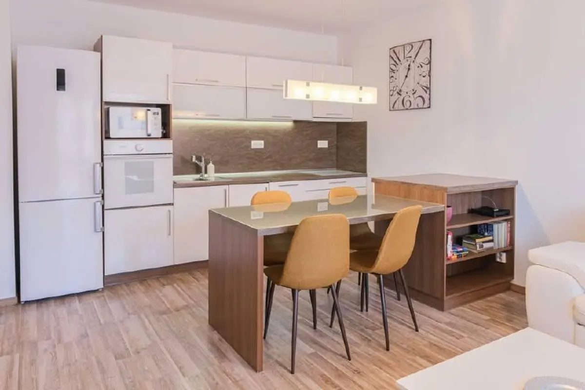 2-комн. квартира с балконом, Petržalka, Bratislava