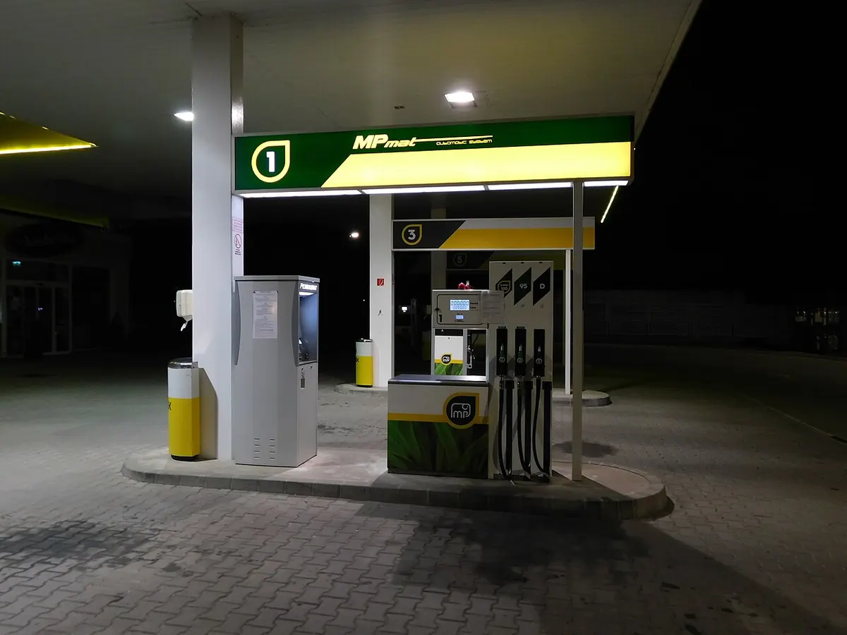 Польща встановила стелю цін на бензин 1,54 € з 3 жовтня: чи варто заїхати на заправку по дорозі?