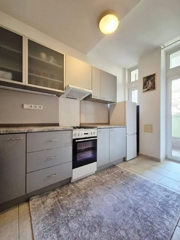 2-комн. квартира с лоджией, Staré Mesto, Bratislava