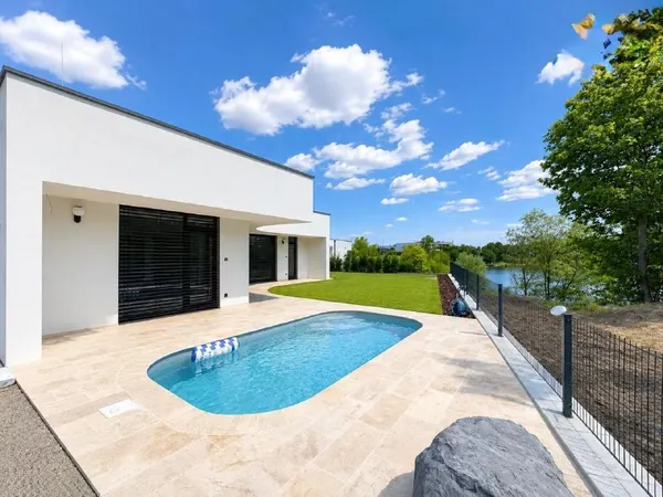 4-комнатный дом, Senec, Green Resort
