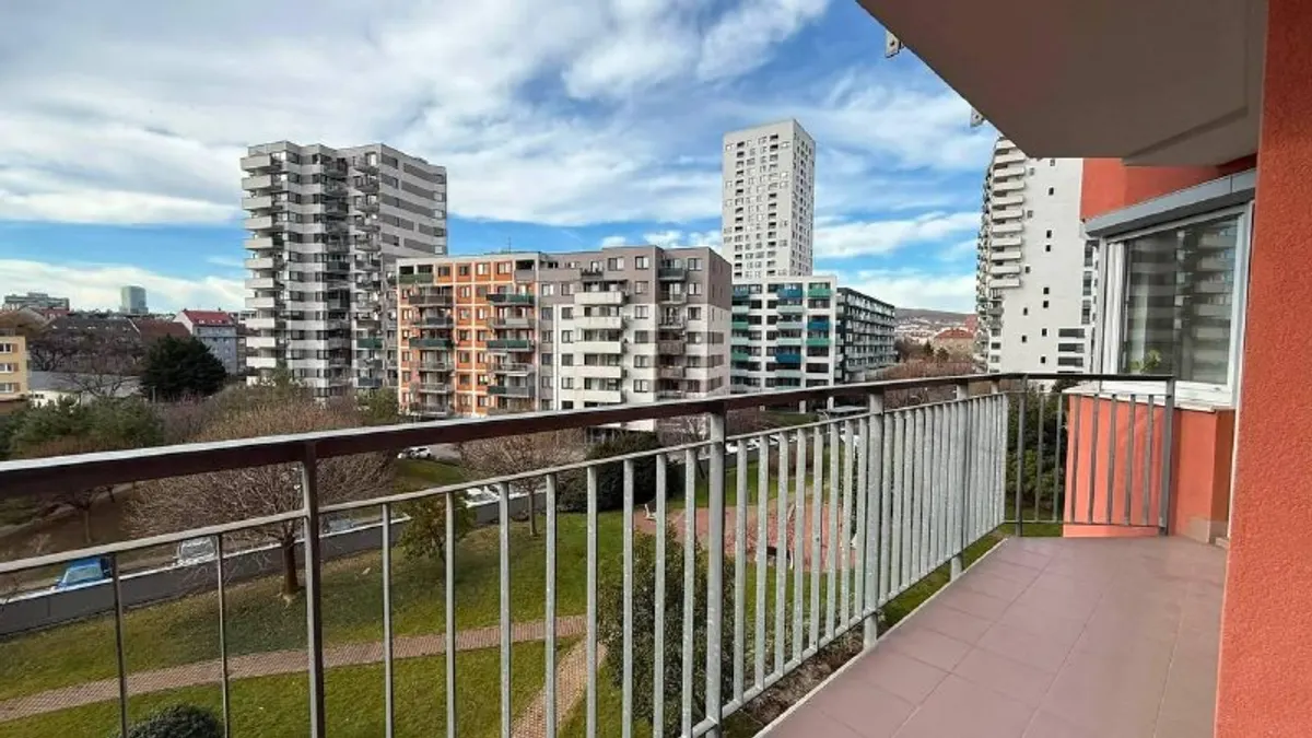 3-комн. квартира, Ružinov, Jégého