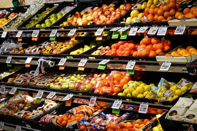 Продукти у Словаччині за 5 років подорожчали на 40%: оливкова олія — вдвічі, яйця — на 79%