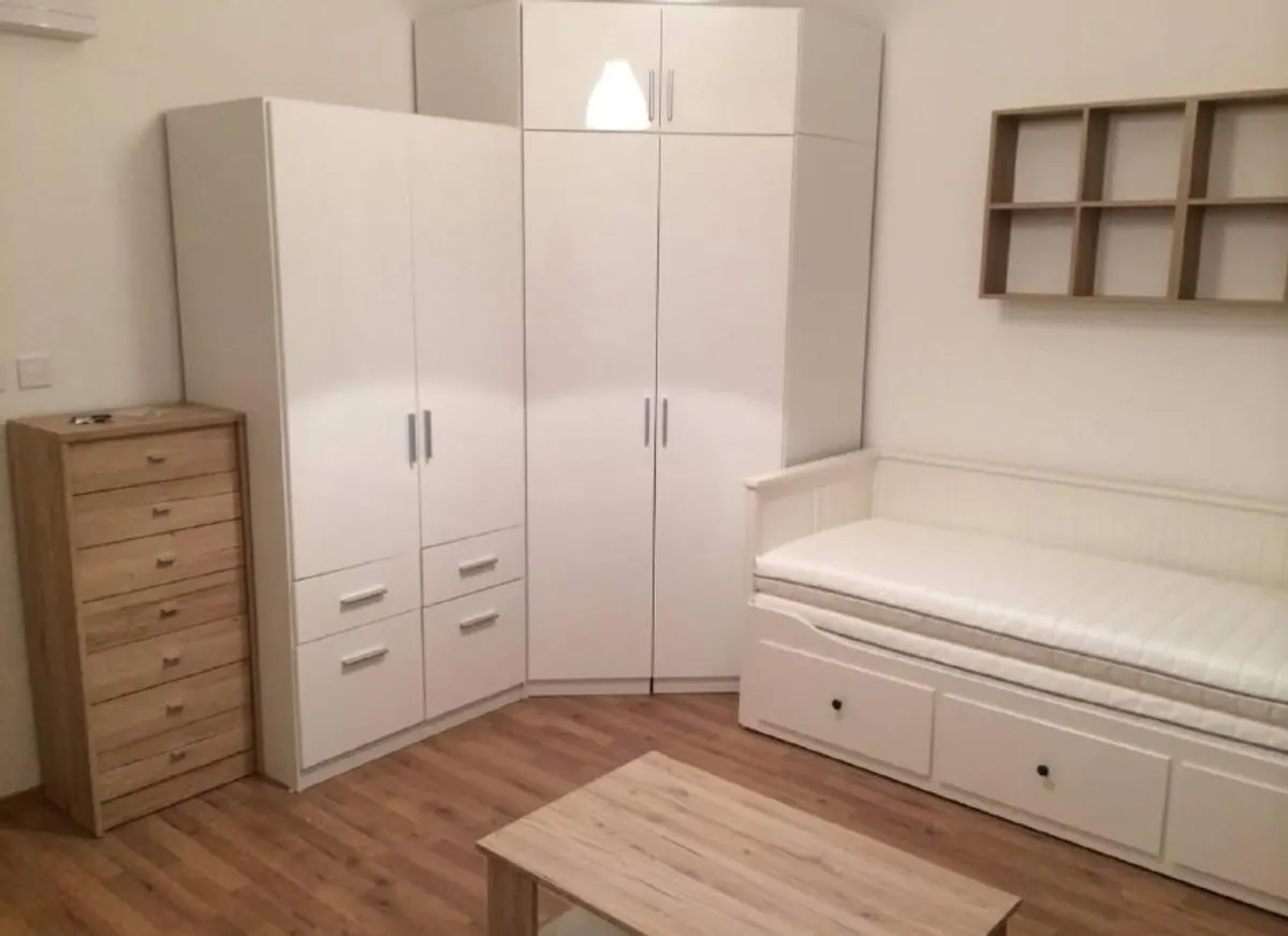 Студия, Стройничка, Братислава