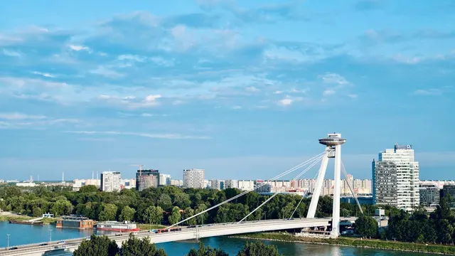 Громадянство Словаччини 2026: умови, іспит, подвійне громадянство
