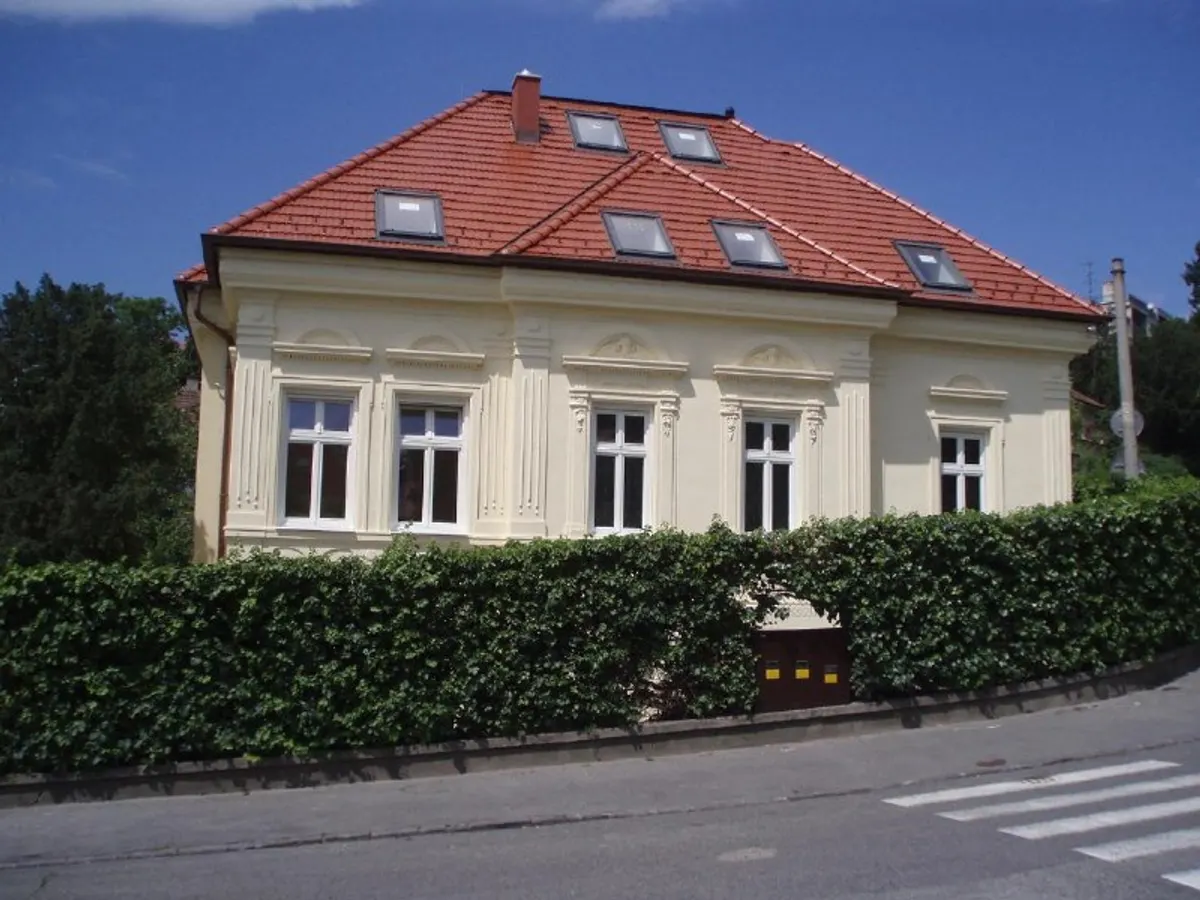 5-комн. двухуровневая квартира с садом, Staré Mesto