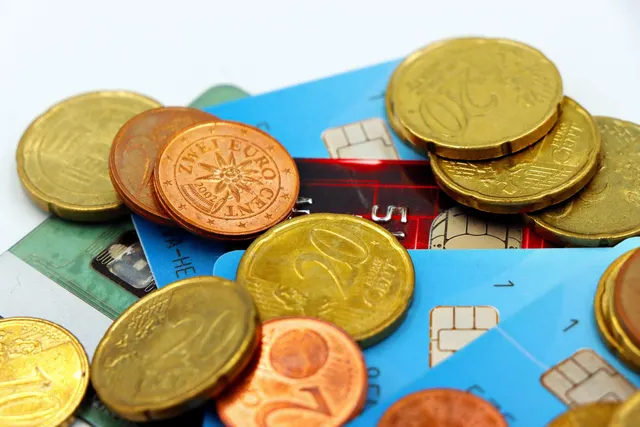 mBank з 1 червня прибрала плату за картку та міжбанківські перекази