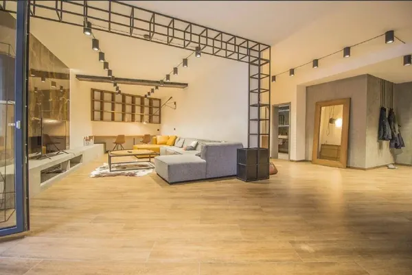 3-комн. квартира, Staré Mesto, с террасой и сауной