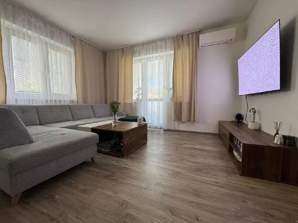 2-комн. квартира, Staré Mesto (Továrenska)