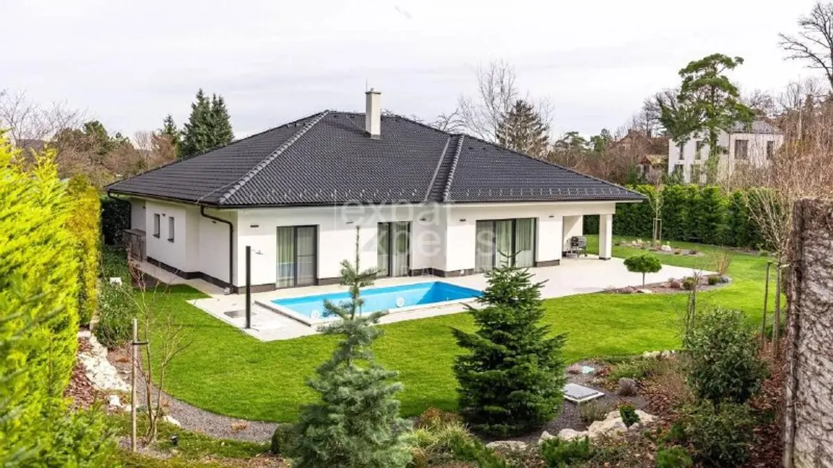 4-комн. вилла с бассейном, Dúbravka, Bratislava
