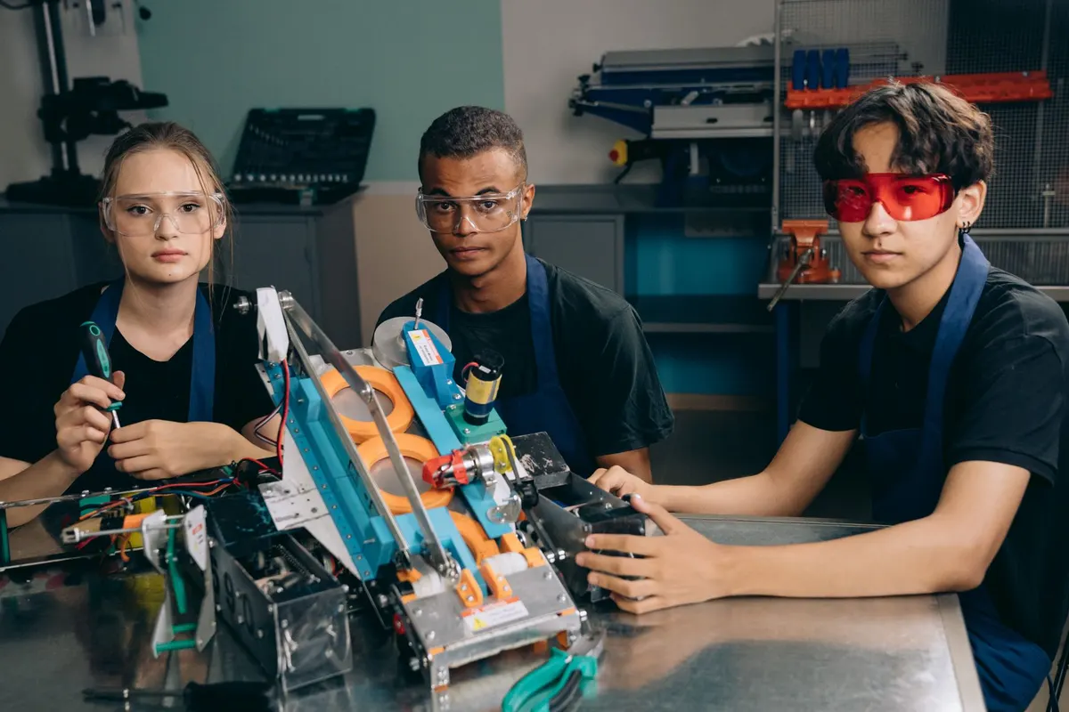 Словакия запускает STEM-центры при вузах: как это изменит образование украинских детей