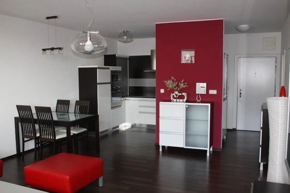 2-комн. квартира, Nové Mesto, Tomášikova, Koloseum