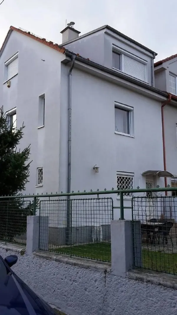 4-комн. дом с квартирой и гаражом, Nové Mesto