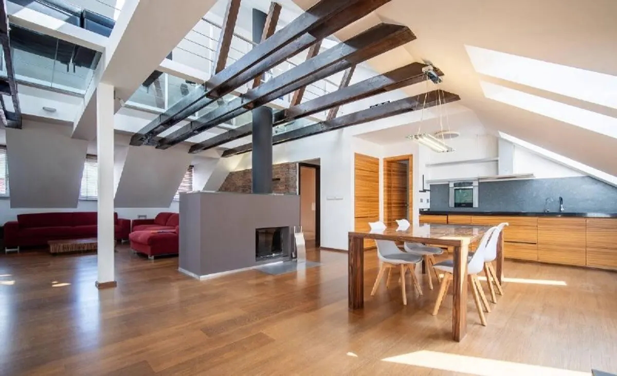 3-комн. квартира с террасой и 2 гаражами, Staré Mesto, Bratislava